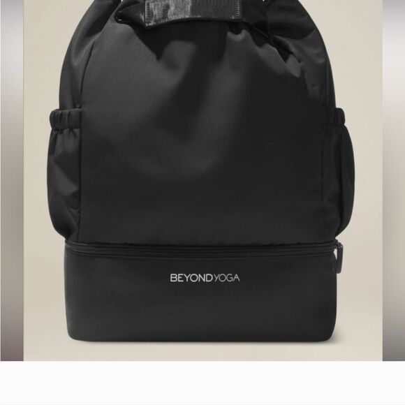 Women’s Beyond Yoga convertible gym bag - Picture 1 of 9